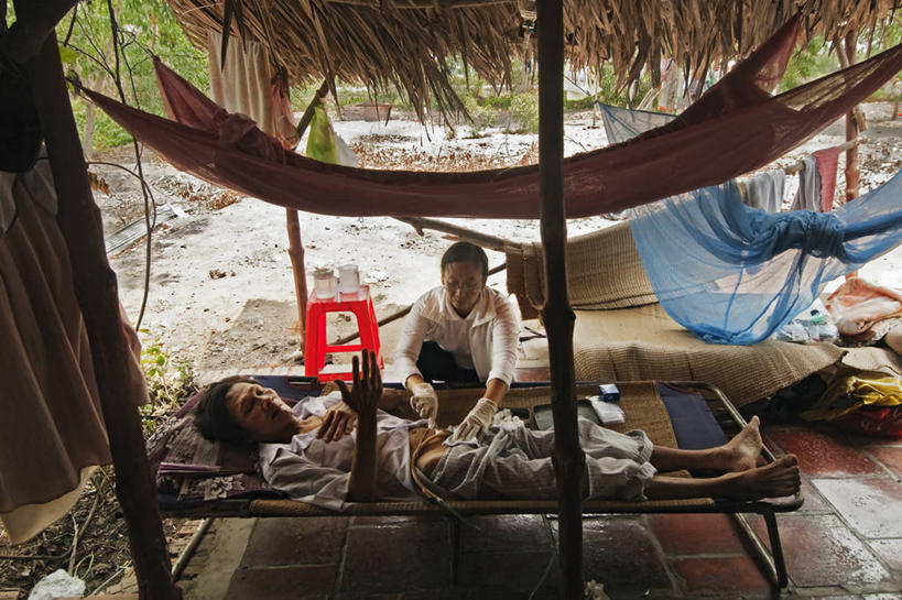 成年人,中年人,两个人,护士,横图,越南,检查,摄影,关爱,艾滋病,志愿者,胡志明市,男人,中年男性,彩图