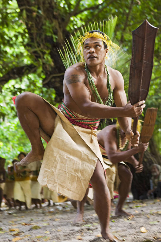 成年人,一个人,竖图,裙子,旅游,度假,所罗门群岛,仅一个男性,仅一个人,表演,娱乐,仅一个年轻男性,享受,休闲,放松,摄影,生态,肖像,大洋洲,法属波利尼西亚,法属玻利尼西亚,太平洋岛屿,男人,男性,年轻男性,年轻人,彩图,传统服装,旅行,舞蹈,传统文化