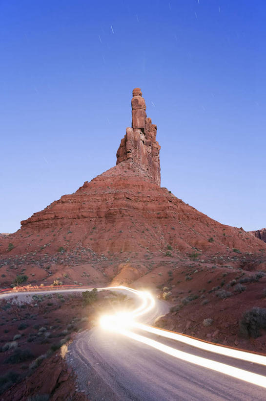 无人,竖图,夜晚,汽车,照明,美国,光,尖顶,黎明,天气,灯,灯具,摄影,照亮,北美,北美洲,照明设备,美洲,地貌,前照灯,前大灯,车前灯,北亚美利加洲,亚美利加洲,犹他,地质学,科罗拉多高原,自然地理,岩石,彩图,旅行,美利坚合众国,延时摄影