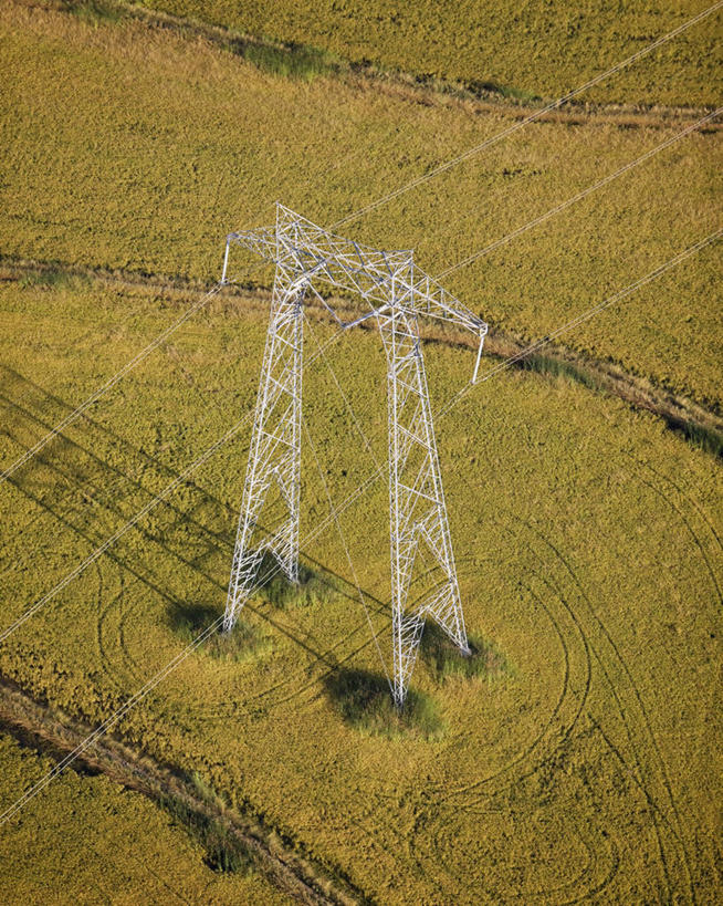 无人,竖图,俯视,航拍,室外,电子,美国,电缆,草,运输,摄影,能源,电,电源,鸟瞰,加利福尼亚,拖拉机,铝,绝缘体,彩图,高角度拍摄,沙加缅度河