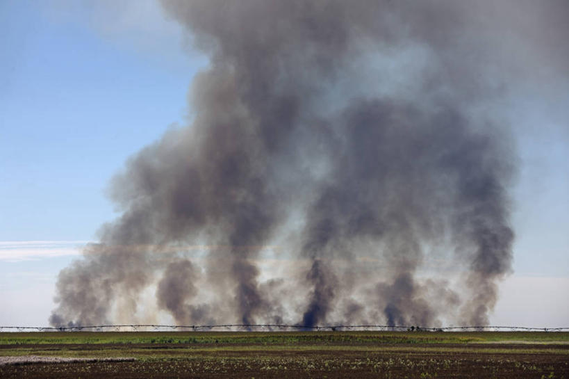 无人,横图,室外,农业,美景,自行车,火,美国,火焰,景观,田地,燃烧,天空,自然,烟,景色,摄影,地狱,自然风光,改变,毁灭,发展,灌溉设备,堪萨斯,物理学,彩图,大平原
