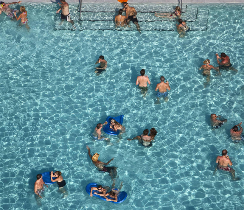 西方人,成年人,中年人,游泳池,横图,俯视,聚会,度假,时尚,水,欧洲,美国,欧洲人,摄影,北美,北美洲,美洲,佛罗里达,佛罗里达州,佛州,阳光州,迈阿密海滩,南部海滩,北亚美利加洲,亚美利加洲,男人,中年男性,中年女性,白种人,休闲活动,彩图,高角度拍摄,美利坚合众国