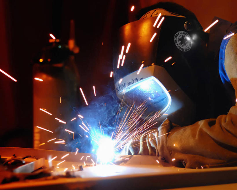 一个人,横图,室内,特写,朦胧,模糊,工作,火花,工业,摄影,焊接,面罩,彩图,911事件