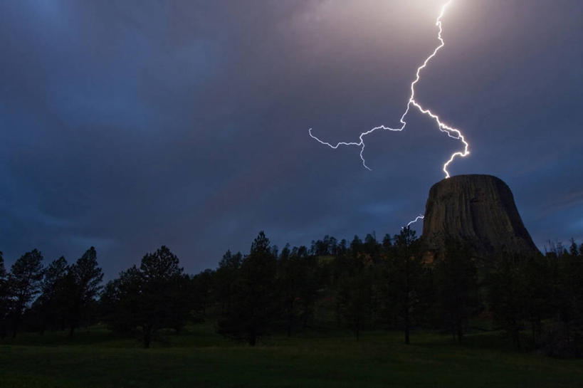 无人,横图,室外,夜晚,闪电,暴风雨,美国,云,纪念碑,自然灾害,天气,天空,自然,摄影,北美,北美洲,恐怖,威胁,美洲,怀俄明州,怀俄明,结束,北亚美利加洲,亚美利加洲,平等之州,魔鬼塔,魔鬼塔国家纪念碑,雷雨,气象学,危险,彩图,美利坚合众国