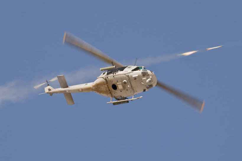 无人,横图,室外,白天,爆炸,美国,咆哮,军事,火焰,飞,蓝色,天空,战争,摄影,直升机,航空航天工程,亚利桑那,准确,暴力,打斗,毁灭,进攻,导弹,军用机,军用直升机,UH-1直升机,技能,刀刃,危险,彩图,美国海军陆战队,爆炸物