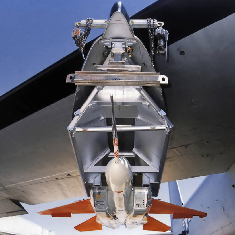 无人,方图,室外,白天,仰视,技术,飞机,美国,军事,模型,摄影,空军,飞行器,战斗机,北美,北美洲,加利福尼亚,美洲,军用机,科学实验,美军,军用战斗机,麦克唐纳.道格拉斯,鹰式战斗机,B-52同温层堡垒轰炸机,F-15鹰式战斗机,F-15战斗机,北亚美利加洲,亚美利加洲,美国宇航局,彩图,低角度拍摄,爱德华兹空军基地,美利坚合众国