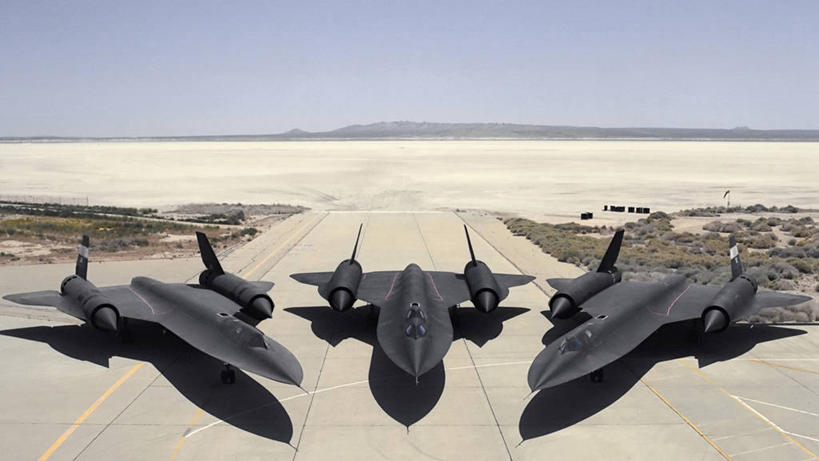 无人,横图,室外,白天,飞机,鸟,美国,鸟类,交通,航空,三个,交通工具,战争,运输,摄影,空军,迅速,飞行器,北美,客机,北美洲,加利福尼亚,载具,美洲,军用机,美军,军用战斗机,侦察机,黑鸟侦察机,喷气式飞机,SR-71A黑鸟超音速侦察机,SR-71黑鸟战略侦察机,北亚美利加洲,亚美利加洲,美国宇航局,彩图,爱德华兹空军基地,美利坚合众国,飞机跑道,商务机