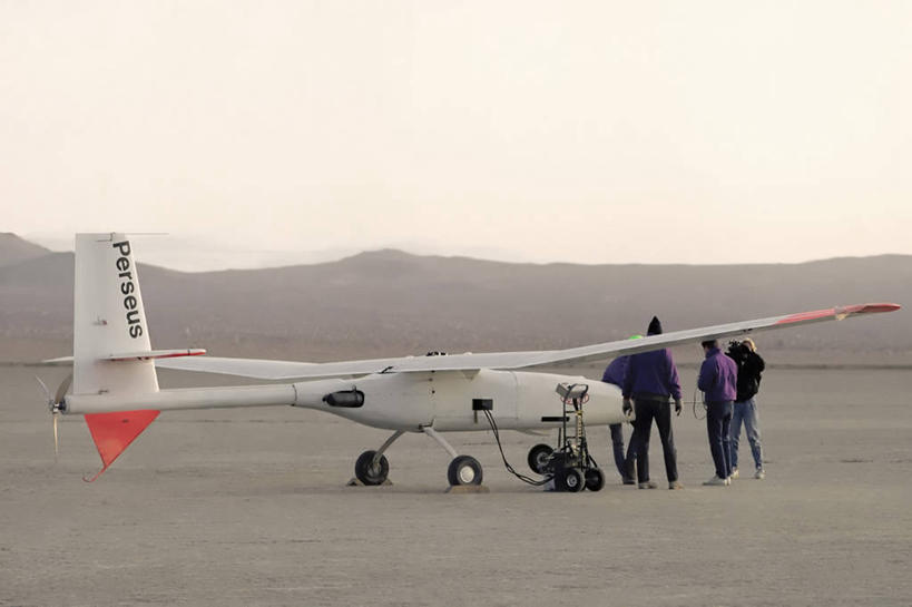 四个人,地勤人员,横图,室外,白天,飞机,美国,摄影,飞行器,加利福尼亚,科学实验,美国宇航局,珀尔修斯,彩图,爱德华兹空军基地