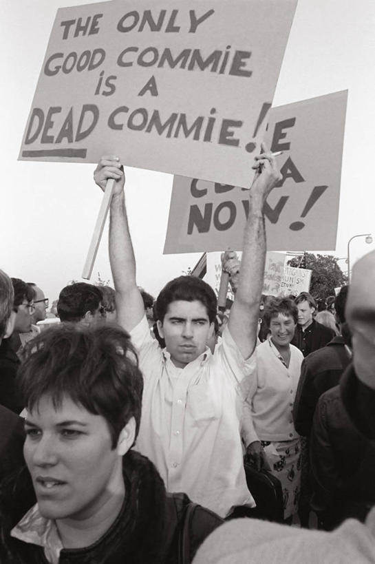 西方人,成年人,竖图,黑白,欧洲,美国,欧洲人,布告,摄影,抗议,北美,北美洲,加利福尼亚,美洲,加州,洛杉矶,加利福尼亚州,金州,黄金州,北亚美利加洲,亚美利加洲,共产主义,天使之城,年轻男性,年轻女性,白种人,年轻人,彩图,县治,洛杉矶县,美利坚合众国,洛城,越南战争,凯悦