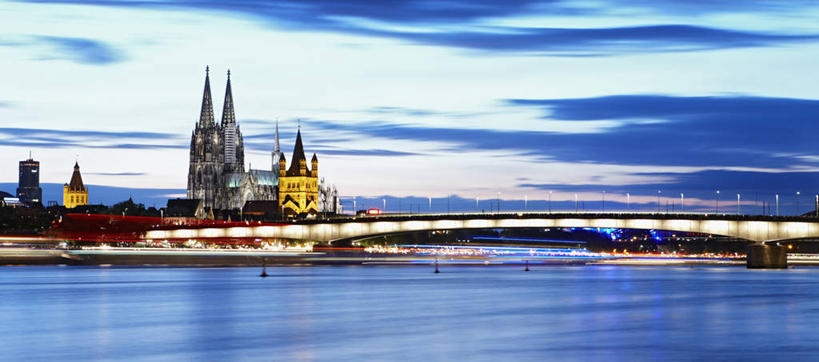 无人,横图,全景,室外,夜晚,运动模糊,长时间曝光,河流,水,城市,德国,光,云,桥,历史,蓝色,天空,地标建筑,摄影,照明设备,德国文化,科隆大教堂,科隆,莱茵河,彩图,旅行,大教堂