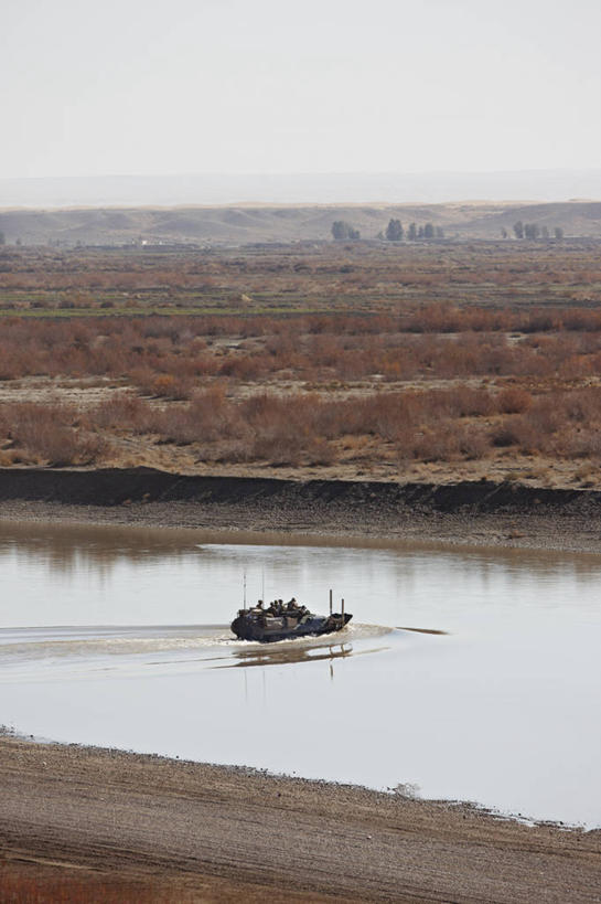 无人,竖图,室外,白天,探险,河流,水,阿富汗,军事,战争,运输,摄影,艾滋病病毒,冒险,危险,彩图,美国海军陆战队