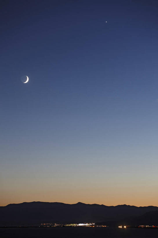 无人,竖图,室外,夜晚,留白,山,山脉,美国,月亮,月光,黄昏,模型,摄影,宁静,明亮,照亮,反差,内华达州,犹他,皎洁,盐湖,大盐湖,盐滩,彩图,旅行