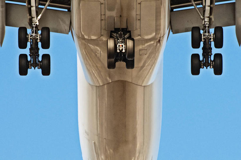 无人,横图,室外,白天,仰视,飞机,美国,着陆,车轮,轮胎,运输,摄影,飞行器,起落架,彩图,低角度拍摄