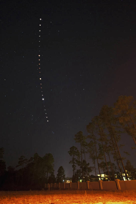 无人,竖图,室外,白天,多次曝光,长时间曝光,美国,太空,月亮,星星,数码合成,摄影,北美,北美洲,美洲,佛罗里达,天文学,佛罗里达州,月蚀,佛州,阳光州,北亚美利加洲,亚美利加洲,食,彩图,美利坚合众国