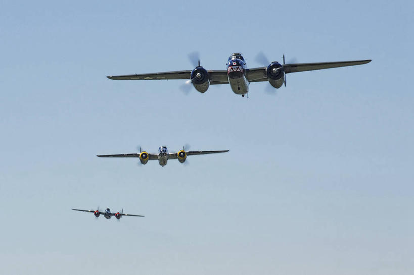 无人,横图,室外,白天,美国,军事,历史,飞,三个,战争,摄影,轰炸机,俄亥俄州,彩图,编队飞行,爆炸物