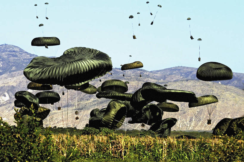 无人,横图,室外,白天,降落伞,海地,首都,着陆,摄影,协助,登陆,载具,下降,降落,地震,太子港,航空工具,减速器,日常用品,彩图