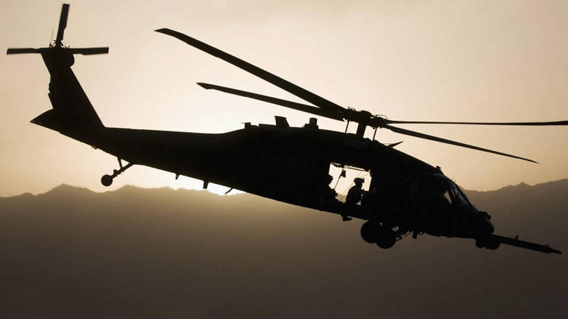 两个人,横图,室外,白天,阿富汗,军事,飞,战争,运输,摄影,直升机,剪影,军用机,HH-60直升机,彩图