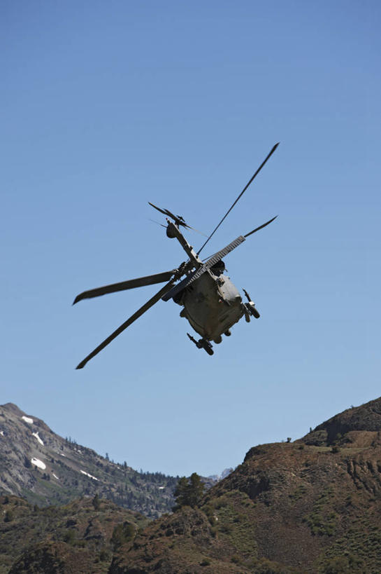 无人,竖图,室外,白天,留白,技术,美国,军事,飞,战争,运输,摄影,直升机,加利福尼亚,打斗,HH-60直升机,UH-60黑鹰直升机,技能,布里奇波特,彩图,特种部队