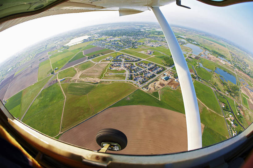 无人,农场,横图,俯视,航拍,室外,白天,鱼眼镜头,农业,美景,飞机,路,美国,准备,景观,田地,着陆,草,自然,平原,景色,摄影,生长,控制,飞行器,鸟瞰,自然风光,起落架,发展,科罗拉多州,进展,彩图,高角度拍摄