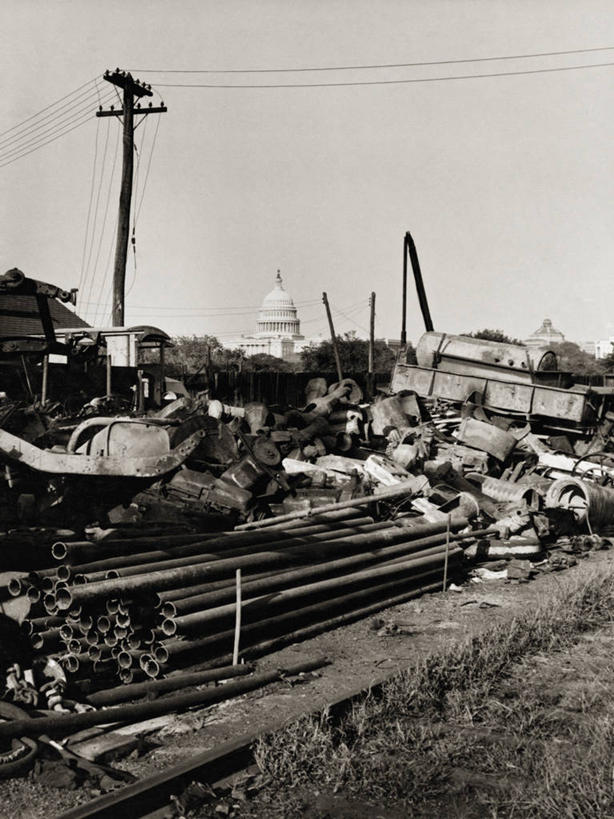 无人,竖图,黑白,室外,白天,城市,美国,首都,摄影,污染,贫穷,圆顶建筑,政府,反差,华盛顿特区,废旧汽车场