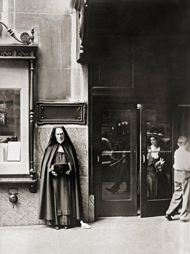 成年人,中年人,三个人,竖图,黑白,室外,白天,纽约,美国,曼哈顿,摄影,宗教,中年女性,修女