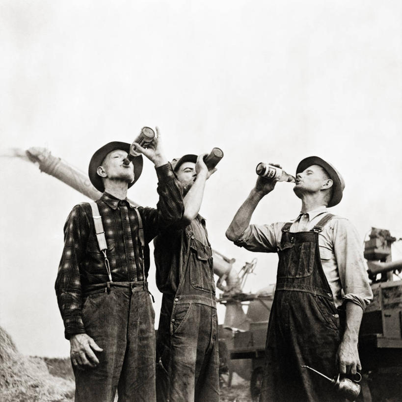 啤酒,成年人,中年人,三个人,农民,方图,黑白,室外,白天,留白,美景,美国,喝,干燥,景观,饮食,自然,景色,摄影,享乐,自然风光,密西西比州,口渴,中年男性