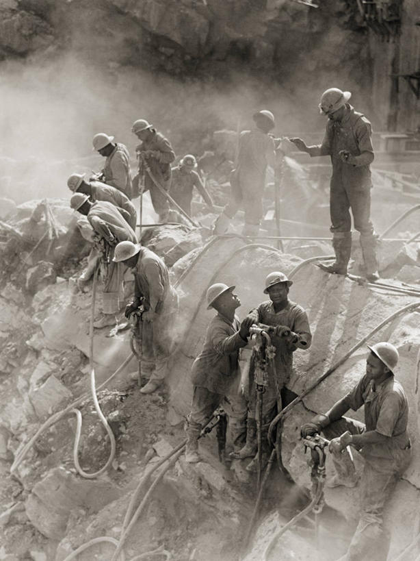 成年人,中年人,建筑工人,竖图,黑白,室外,白天,美国,工作,许多人,历史,水坝,工人,一群人,摄影,水力发电,田纳西,年轻男性,中年男性,年轻人,员工,岩石,匠人,劳动者,体力工