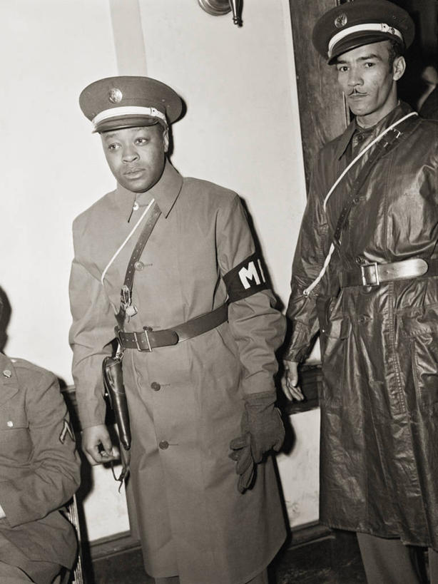 成年人,中年人,两个人,竖图,黑白,室内,制服,美国,军事,摄影,军服,中年男性,美国军事