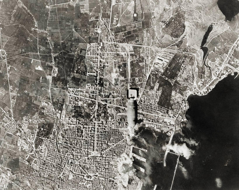 无人,横图,俯视,航拍,黑白,室外,白天,炸弹,意大利,历史,战争,摄影,第二次世界大战,西西里,鸟瞰,毁灭,轰炸,巴勒莫,高角度拍摄