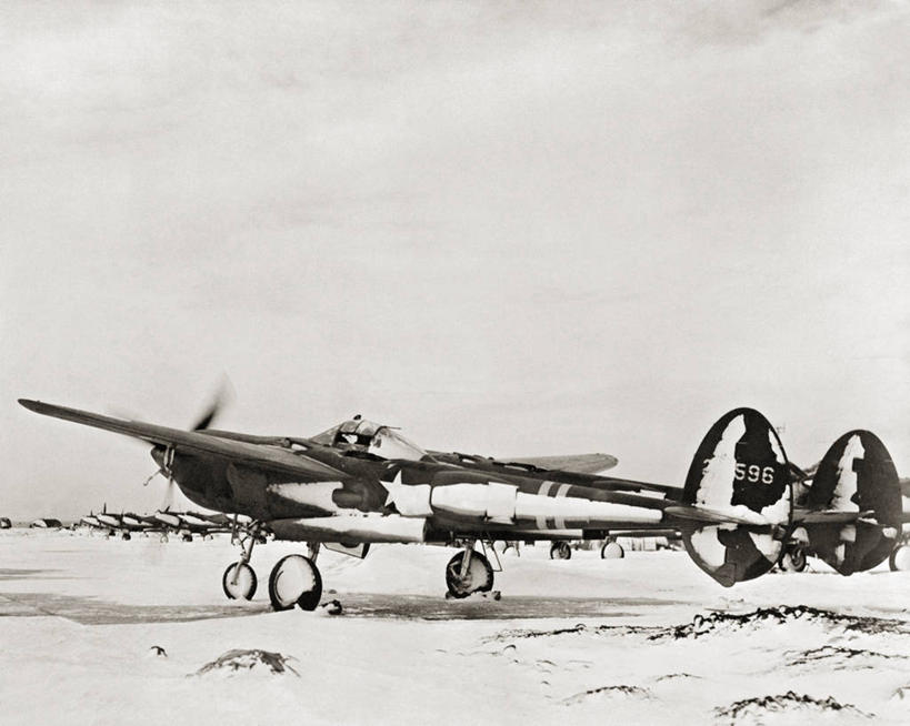 无人,横图,黑白,室外,白天,留白,雪,军事,历史,战争,运输,摄影,第二次世界大战,军用机,螺旋桨飞机