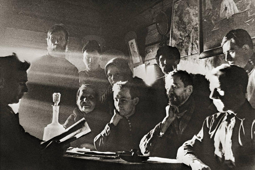 成年人,中年人,老年人,农民,横图,黑白,室内,白天,会议,首都,摄影,莫斯科,前苏联,共产主义,老年男性,老年女性,女人,女性,中年男性,俄罗斯人