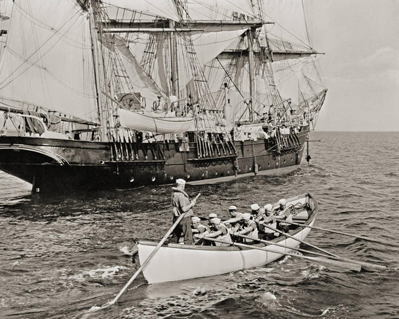 帆船,划船,划艇,成年人,水手,横图,黑白,室外,白天,美国,工作,教育,运输,摄影,北美,北美洲,美洲,佛罗里达,佛罗里达州,佛州,阳光州,北亚美利加洲,亚美利加洲,救生艇,年轻男性,年轻人,美利坚合众国,学员