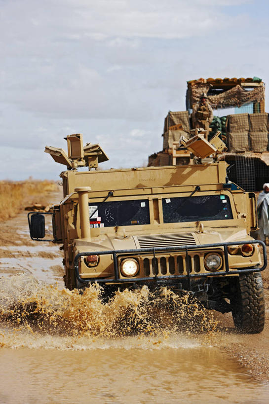 无人,竖图,室外,白天,水,阿富汗,冲突,摄影,迅速,泥,物理学,水坑,冒险,彩图,悍马