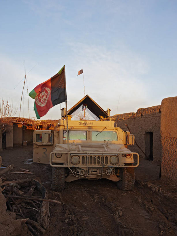 无人,竖图,室外,白天,日出,旗帜,阿富汗,摄影,泥,早晨,爱国主义,彩图,悍马
