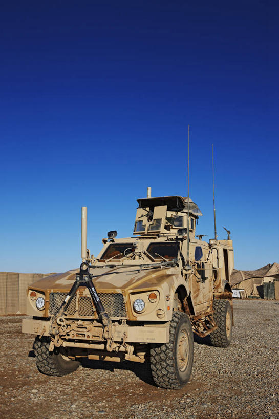 无人,竖图,室外,白天,艺术,军事,摄影,文学,装甲车,军用车,彩图,美国海军陆战队,超现实主义,流派,艺术流派