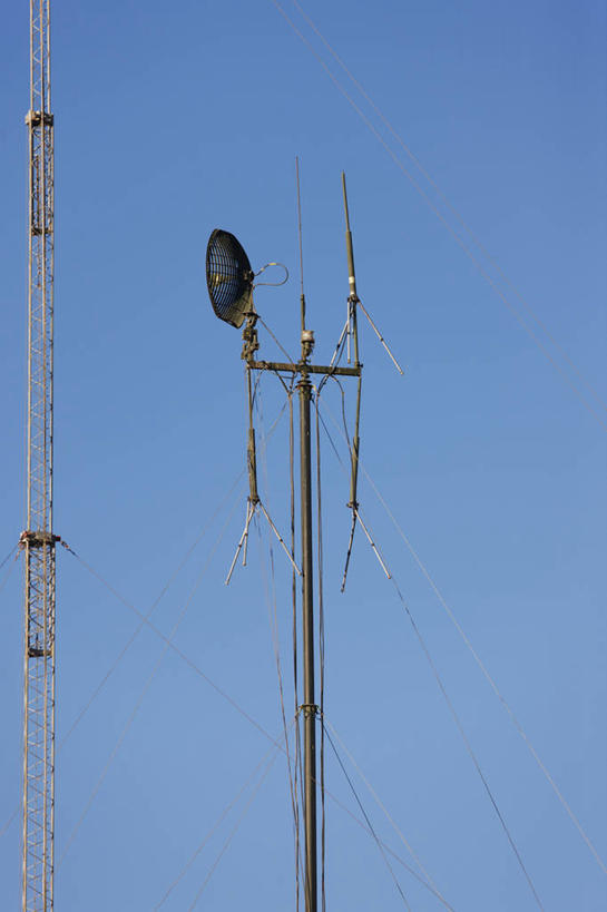 无人,竖图,室外,白天,通讯,阿富汗,塔,摄影,卫星天线,无线电通信塔,格子饼,彩图