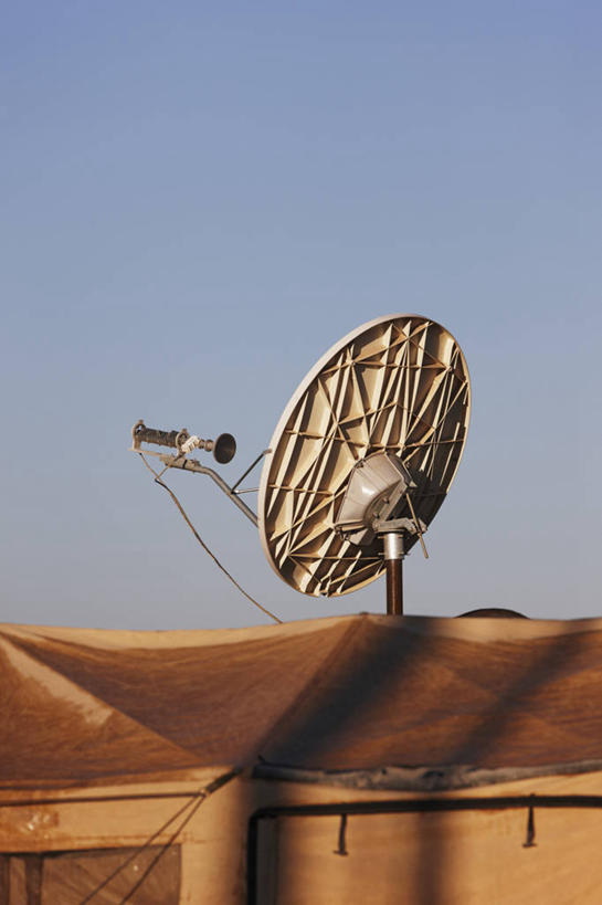 无人,竖图,室外,白天,通讯,卫星,帐篷,摄影,卫星天线,彩图,美国海军陆战队,空间探索