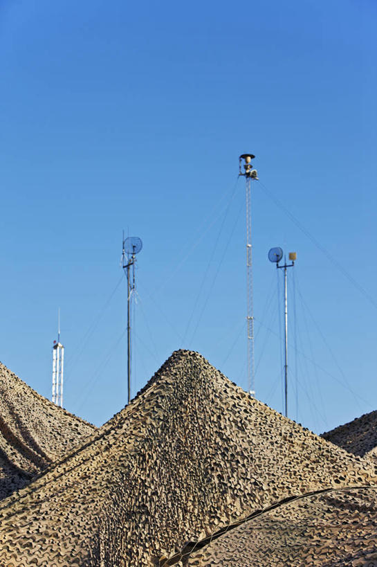 无人,竖图,室外,白天,阿富汗,网,帐篷,房屋,塔,摄影,卫星天线,无线电通信塔,格子饼,彩图,美国海军陆战队