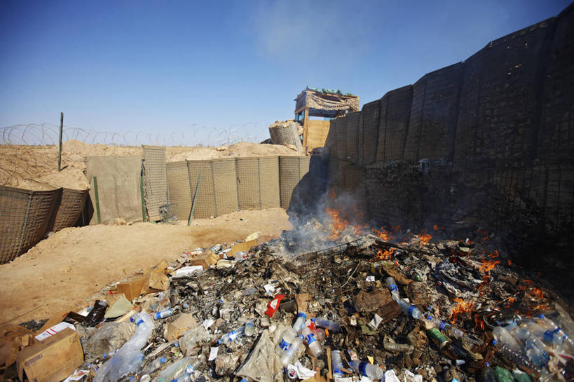 无人,横图,室外,白天,火,阿富汗,围绕,火焰,烟雾,垃圾,燃烧,职业,烟,摄影,缭绕,旋绕,萦绕,回绕,彩图,垃圾填埋场