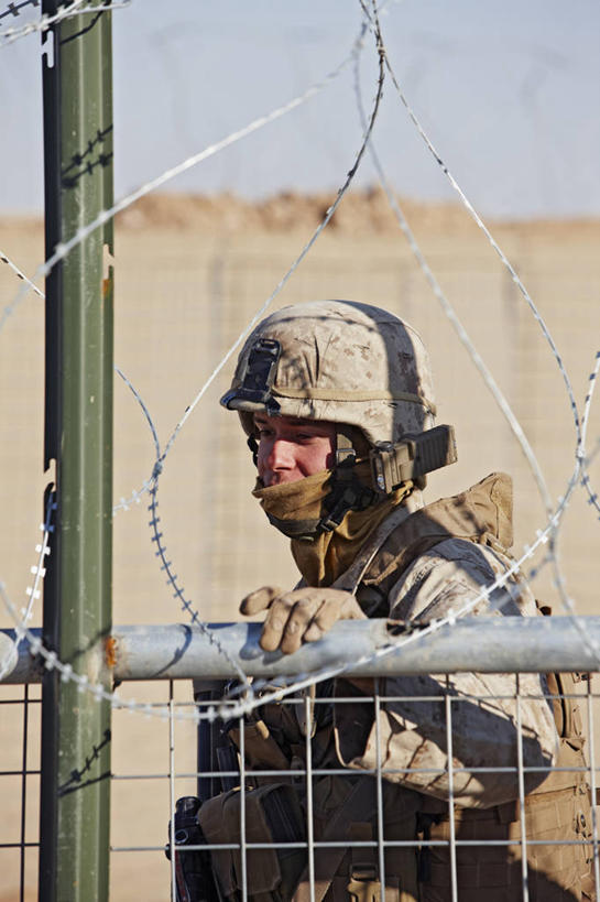 成年人,一个人,竖图,室外,白天,阿富汗,仅一个男性,仅一个人,士兵,准备,冲突,仅一个年轻男性,摄影,男人,男性,年轻男性,年轻人,彩图,军官,美国海军陆战队,特种部队