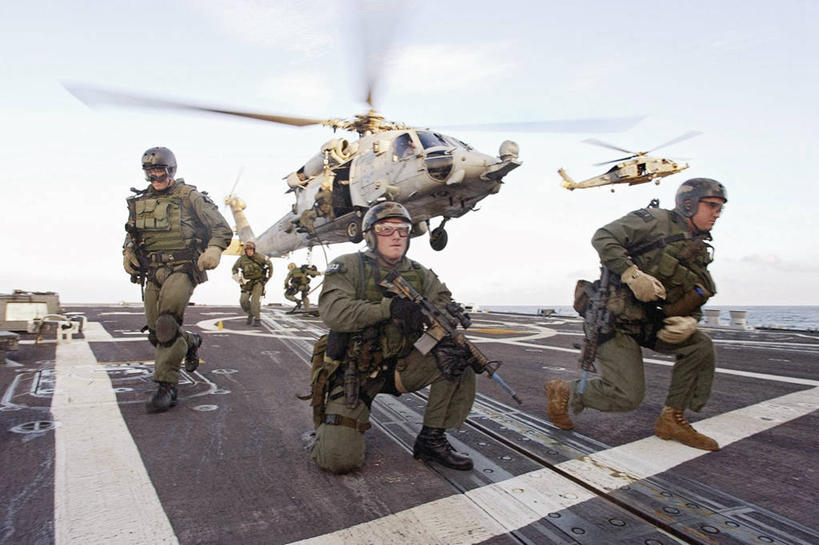 成年人,横图,室外,白天,团队,军事,大西洋,摄影,直升机,海军,上车,驱逐舰,男人,彩图,特种部队