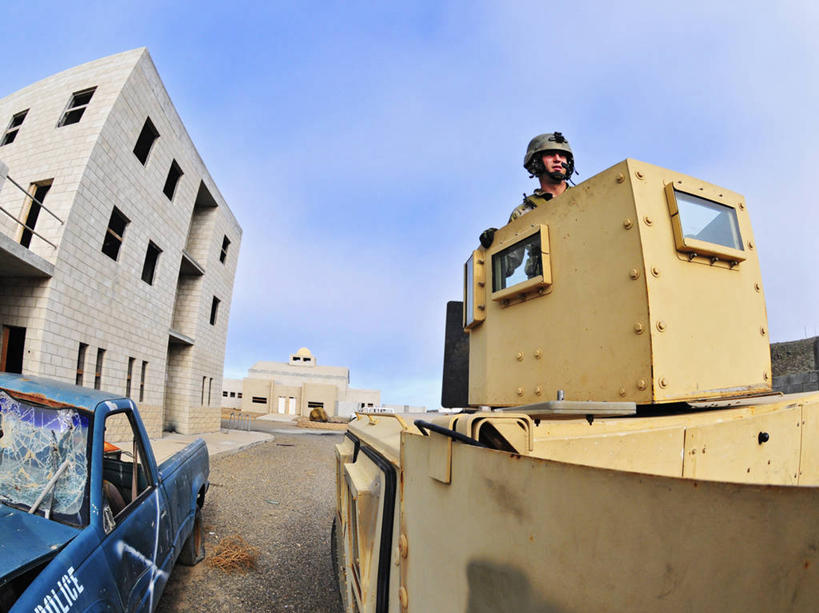 成年人,一个人,横图,室外,白天,美国,仅一个男性,士兵,军事,摄影,加利福尼亚,海军,科罗纳多岛,男人,彩图,悍马,美国海军,特种部队