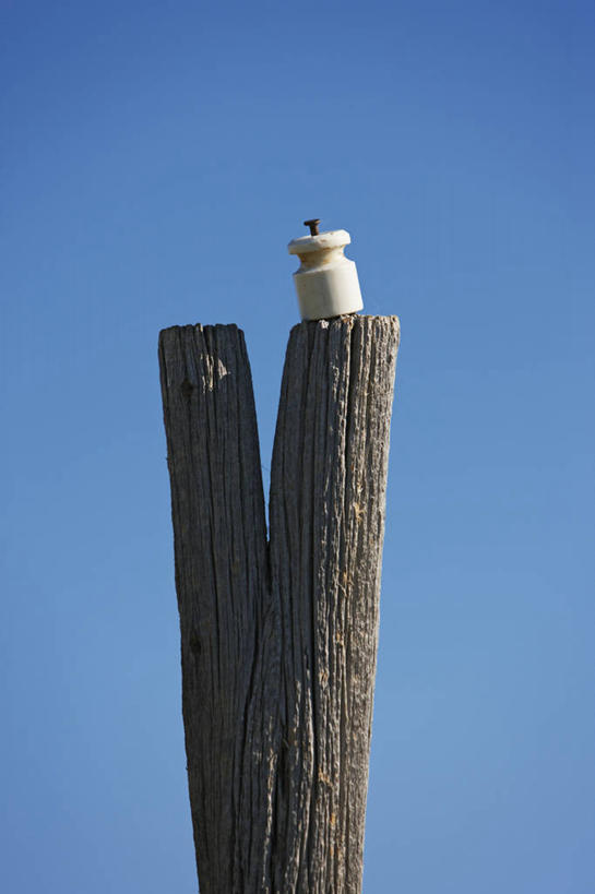 无人,竖图,室外,白天,通讯,技术,废弃,电线杆,篱笆,陶瓷制品,摄影,报废,废物,丢弃,放弃,抛弃,科罗拉多州,进展,摈弃,绝缘体,电话机,彩图,屏弃,摈斥,摒除