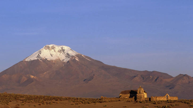 无人,教堂,横图,室外,白天,日出,火山,美景,雪,火,智利,玻利维亚,生气,对称,圆锥,冰,景观,拱门,热,两个,粉色,蓝色,天空,自然,景色,南美,活力,平衡,摄影,宗教,恐怖,自然风光,冰河,挑战,地震,灵性,安地斯山脉,地质学,想法,朗卡国家公园,自然地理,彩图,爆炸物