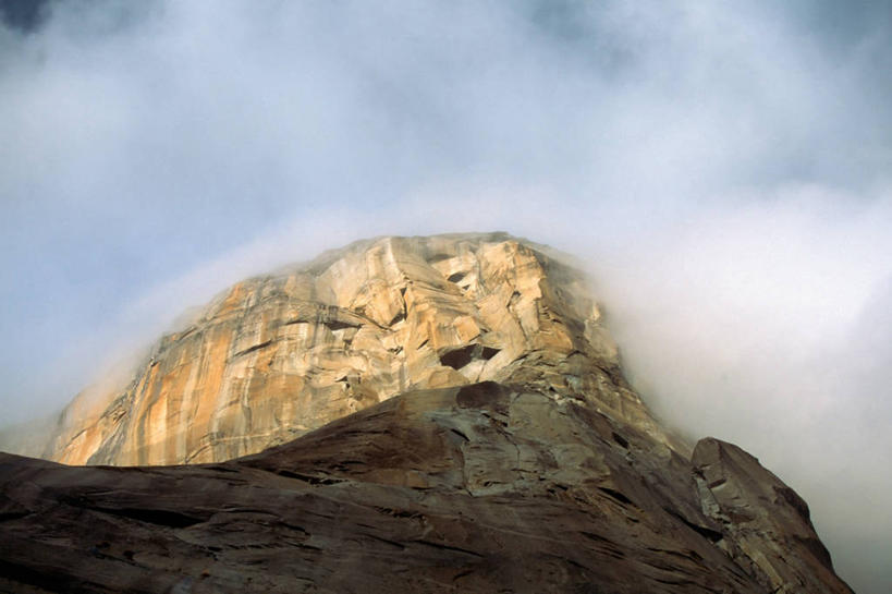 无人,横图,室外,白天,仰视,探险,美景,雪,雨,风,暴风雨,冰雹,雾,美国,咆哮,科学,屋顶,光,景观,云,塔,天气,宏伟,蓝色,白色,自然,地标建筑,陡峭,景色,力量,摄影,巨大,块状,庞大,花岗岩,北美,北美洲,恐怖,加利福尼亚,自然风光,美洲,问题,进攻,加州,加利福尼亚州,内华达山,内华达山脉,优胜美地国家公园,金州,黄金州,北亚美利加洲,亚美利加洲,永远,宏大,硕大,伟大,自然地理,冒险,危险,彩图,低角度拍摄,美利坚合众国,忍耐力