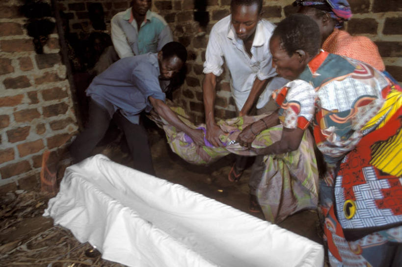 横图,室外,白天,微生物,非洲,乌干达,医学,黑色,生物,摄影,死亡,医疗,病毒,生物学,艾滋病,棺材,寄生,生命体,生物病毒,艾滋病病毒,瘟疫,葬礼,彩图,反转录病毒,逆转录病毒,社会问题