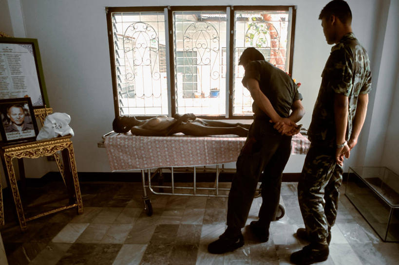 成年人,中年人,两个人,横图,微生物,泰国,士兵,军事,医学,教育,生物,摄影,佛教,尸体,死亡,医疗,病毒,生物学,木乃伊,艾滋病,寄生,生命体,生物病毒,艾滋病病毒,疗养院,尸身,遗体,惊骇,瘟疫,人工干尸,男人,中年男性,彩图,反转录病毒,逆转录病毒