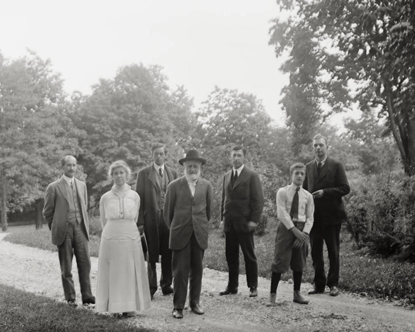 西方人,成年人,中年人,人群,父亲,儿子,横图,黑白,室外,白天,欧洲,美国,欧洲人,运输,摄影,飞行器,肖像,俄亥俄州,发明家,男人,女人,中年男性,中年女性,白种人