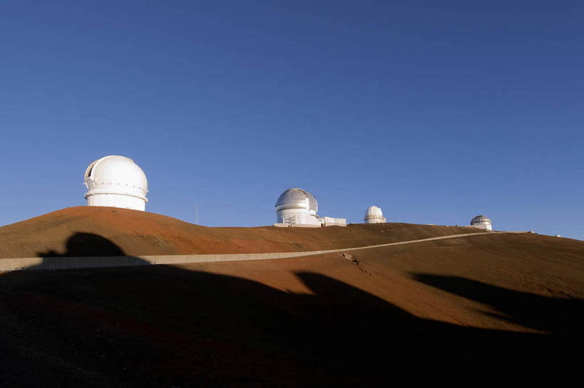 天文台,横图,室外,白天,留白,通讯,探险,仪器,科技,海洋,火山,山,水,美国,眺望,形状,检查,研究,粗糙,反射,分析,科学,太空,圆形,天文望远镜,望远镜,光,山顶,月亮,宏伟,蓝色,白色,天空,观察,看,四个,虚构,熔岩,清晰,探索,摄影,放大,观看,宁静,仔细,太平洋,科研,毛糙,科学技术,瞭望,聚焦,圆顶建筑,关注,瞄准,外星人,美洲,监视,天文学,远视镜,瞭望镜,夏威夷群岛,比格岛,光学,清楚,光谱,几何形状,自然地理,休眠火山,岩石,彩图,粗拙,光学仪器,千里镜,好奇心