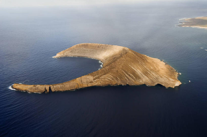 无人,横图,俯视,航拍,室外,白天,火山,美景,水,美国,对称,海岸线,景观,悬崖,月亮,褐色,月光,层次,自然,模型,景色,摄影,灵感,明亮,太平洋,岩层,鸟瞰,自然风光,夏威夷群岛,皎洁,灵性,地质学,自然地理,岩石,彩图,高角度拍摄,爆炸物,火山渣锥